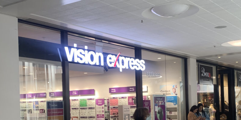 vision express eye test